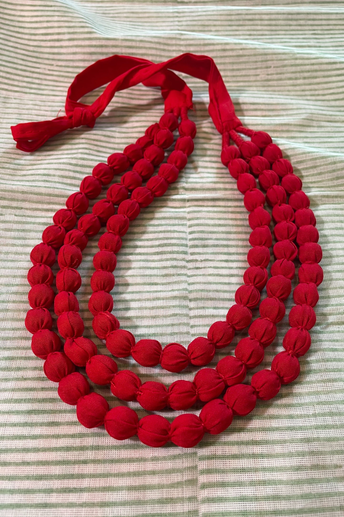 RED 3-LAYERED NECK-PIECE