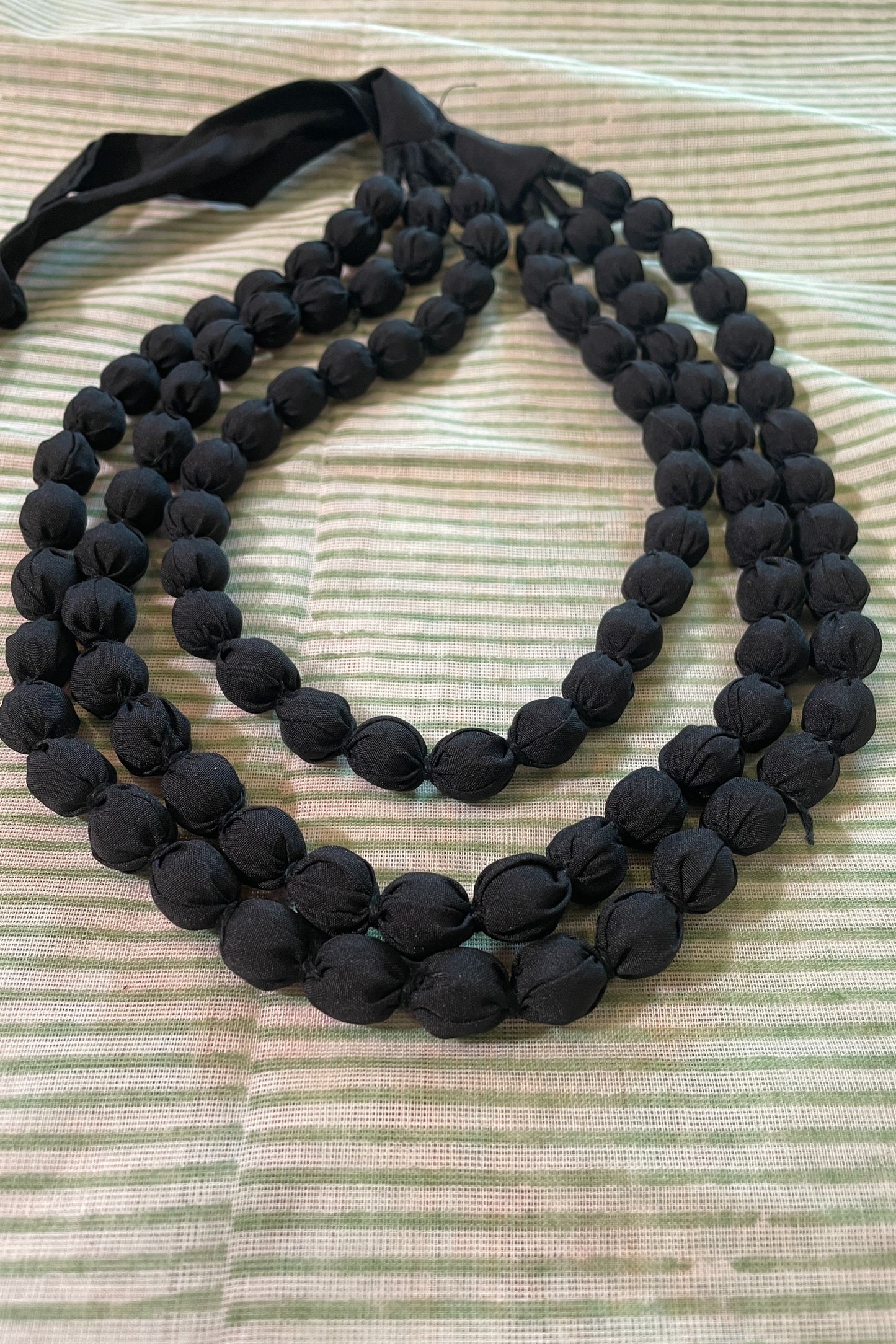 BLACK 3-LAYERED NECK-PIECE