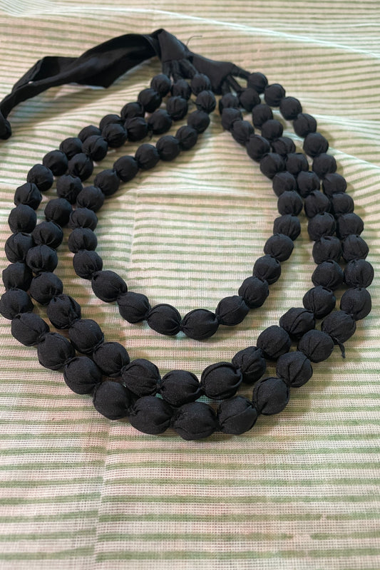 BLACK 3-LAYERED NECK-PIECE