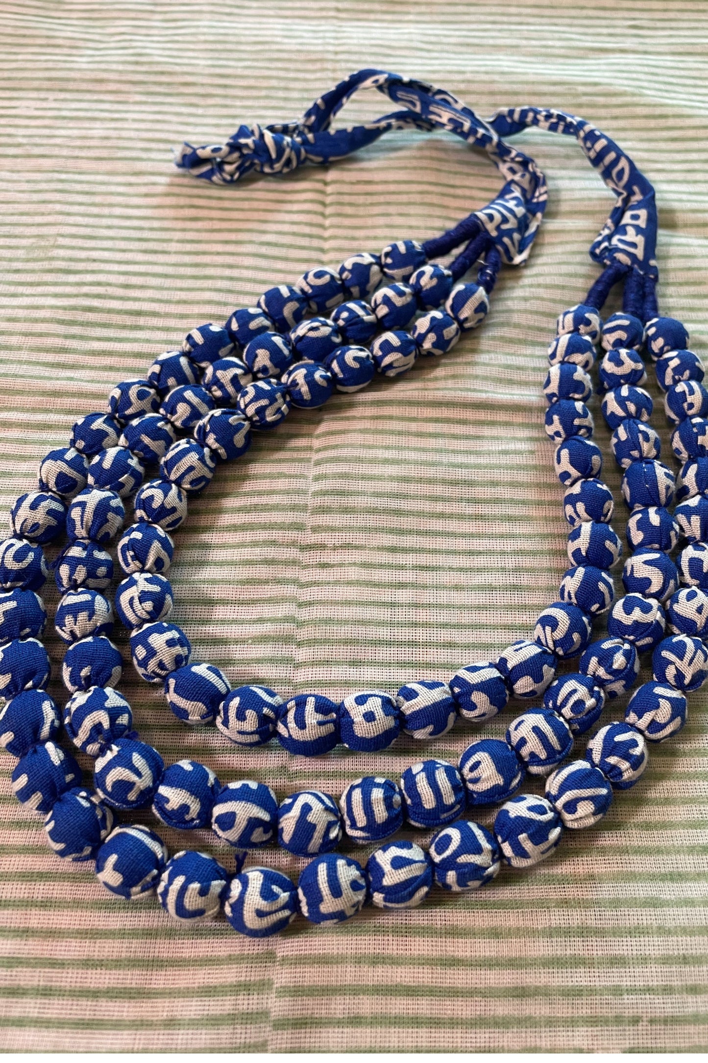 SCRIBBLED BLUE & WHITE 3-LAYERED NECK-PIECE