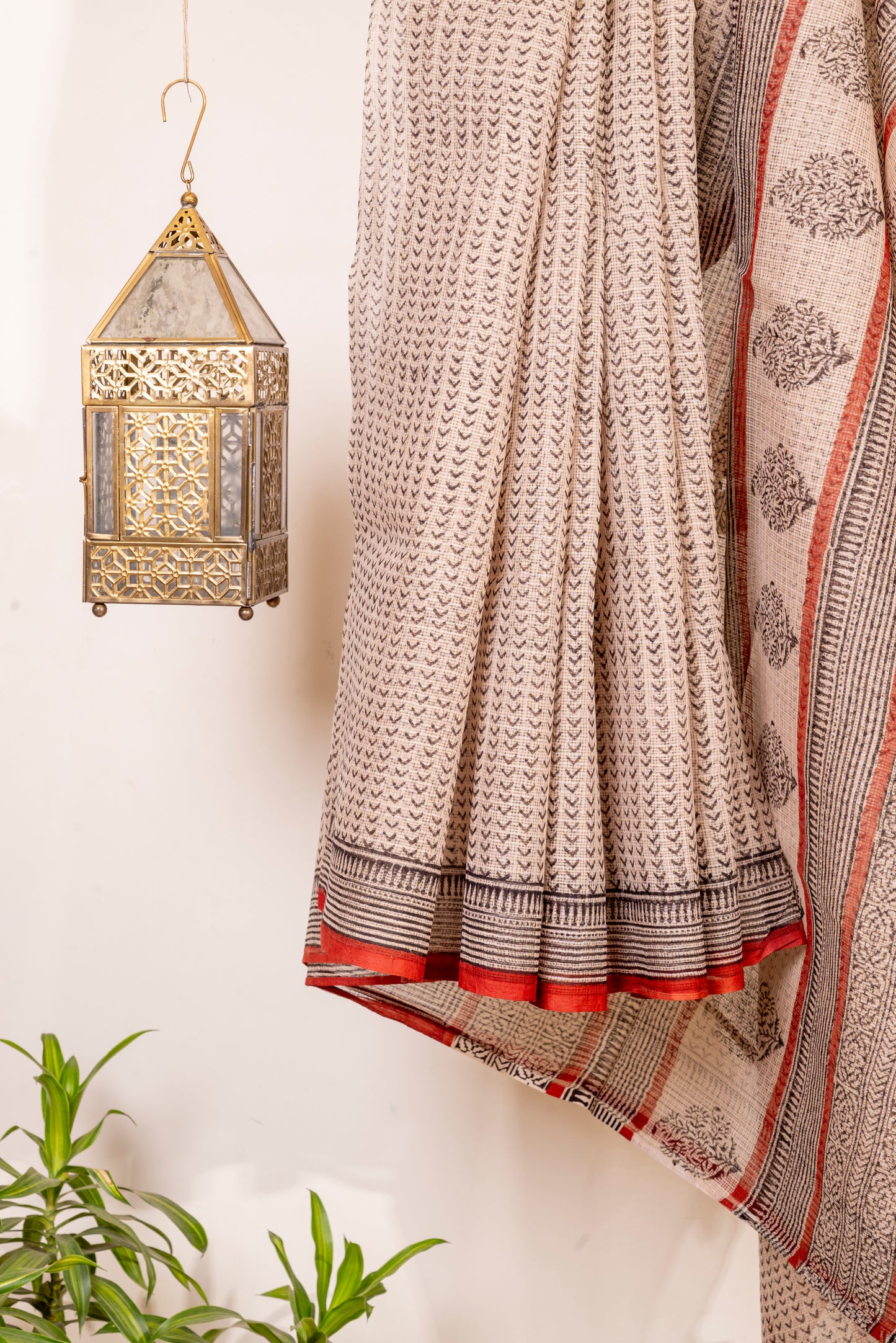 IVORY-BLACK GEOMETRIC PATTERN BLOCK PRINT KOTA DORIA SARI