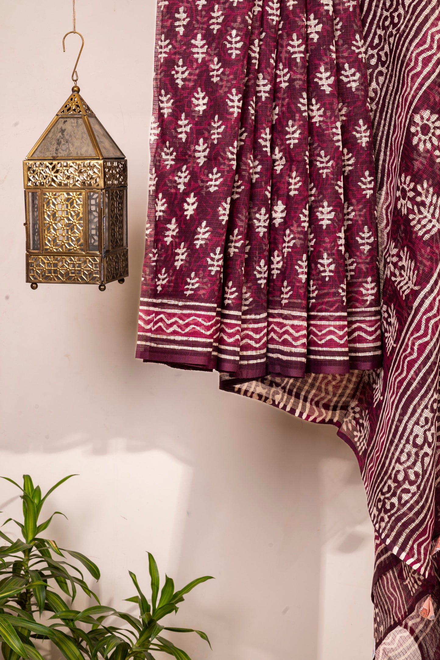 WINE-WHITE MOTIF BLOCK PRINT KOTA DORIA SARI