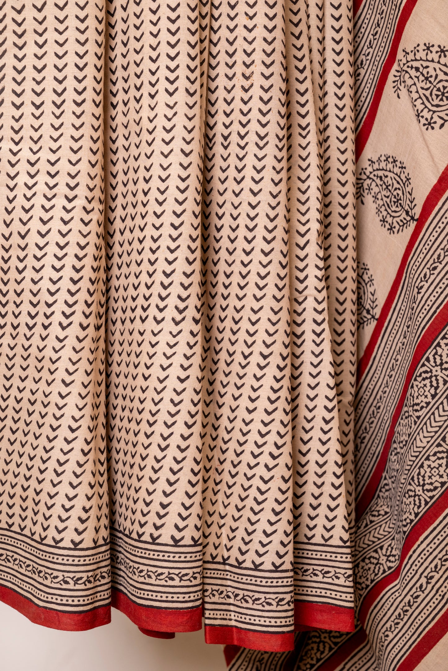 OFFWHITE RED BLOCK PRINT COTTON SARI