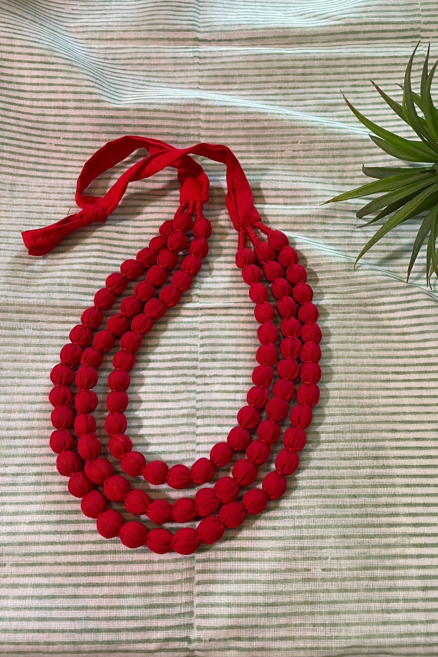 RED 3-LAYERED NECK-PIECE