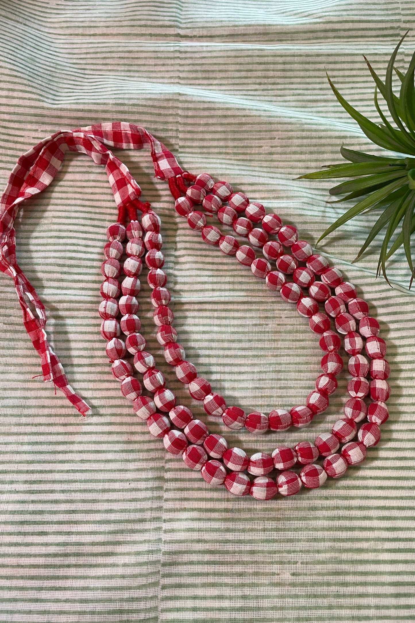 RED & WHITE 3-LAYERED NECK-PIECE