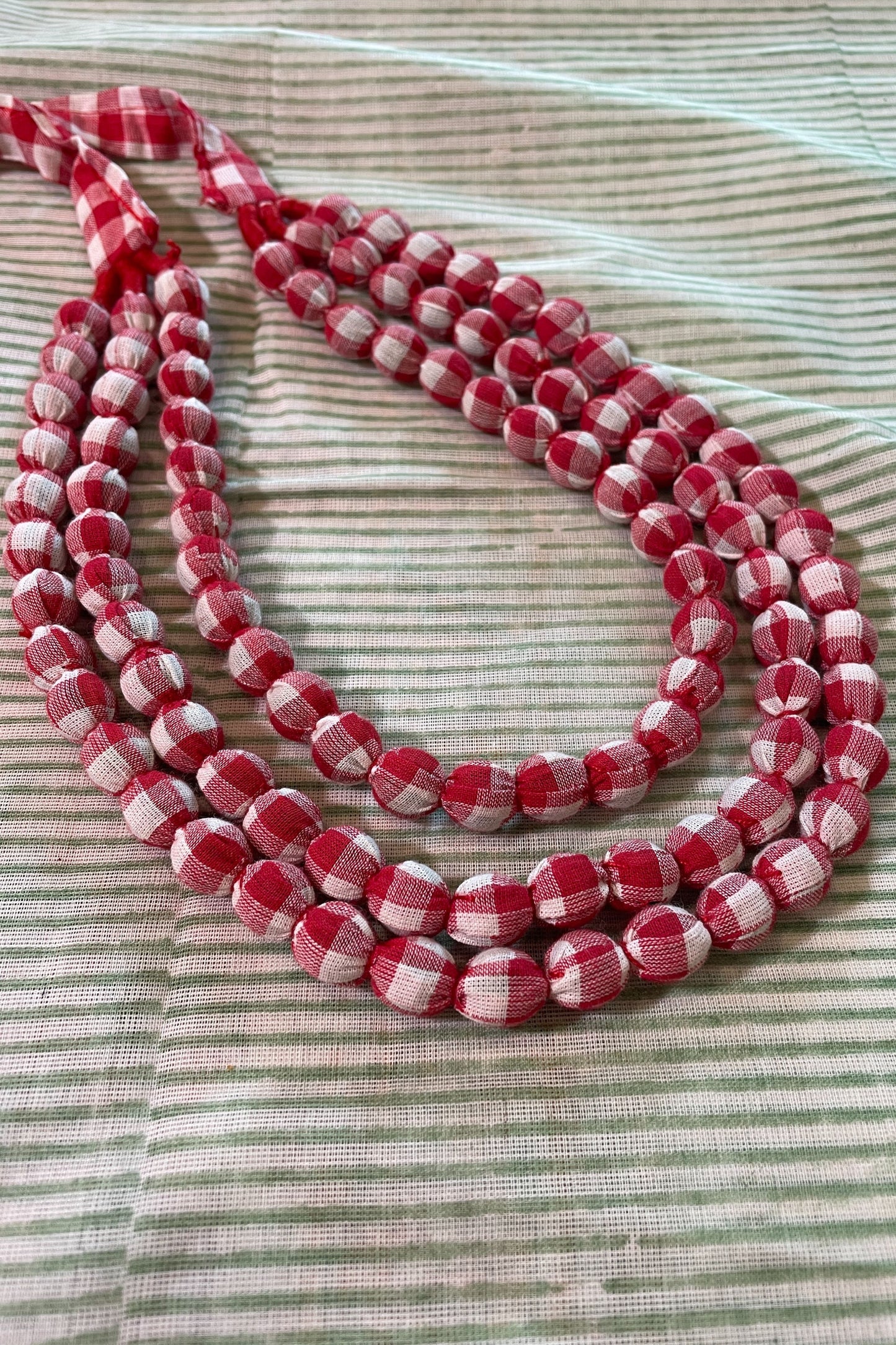 RED & WHITE 3-LAYERED NECK-PIECE