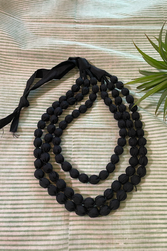 BLACK 3-LAYERED NECK-PIECE