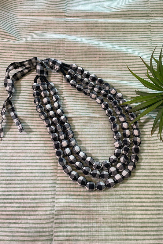 BLACK & WHITE 3-LAYERED NECK-PIECE