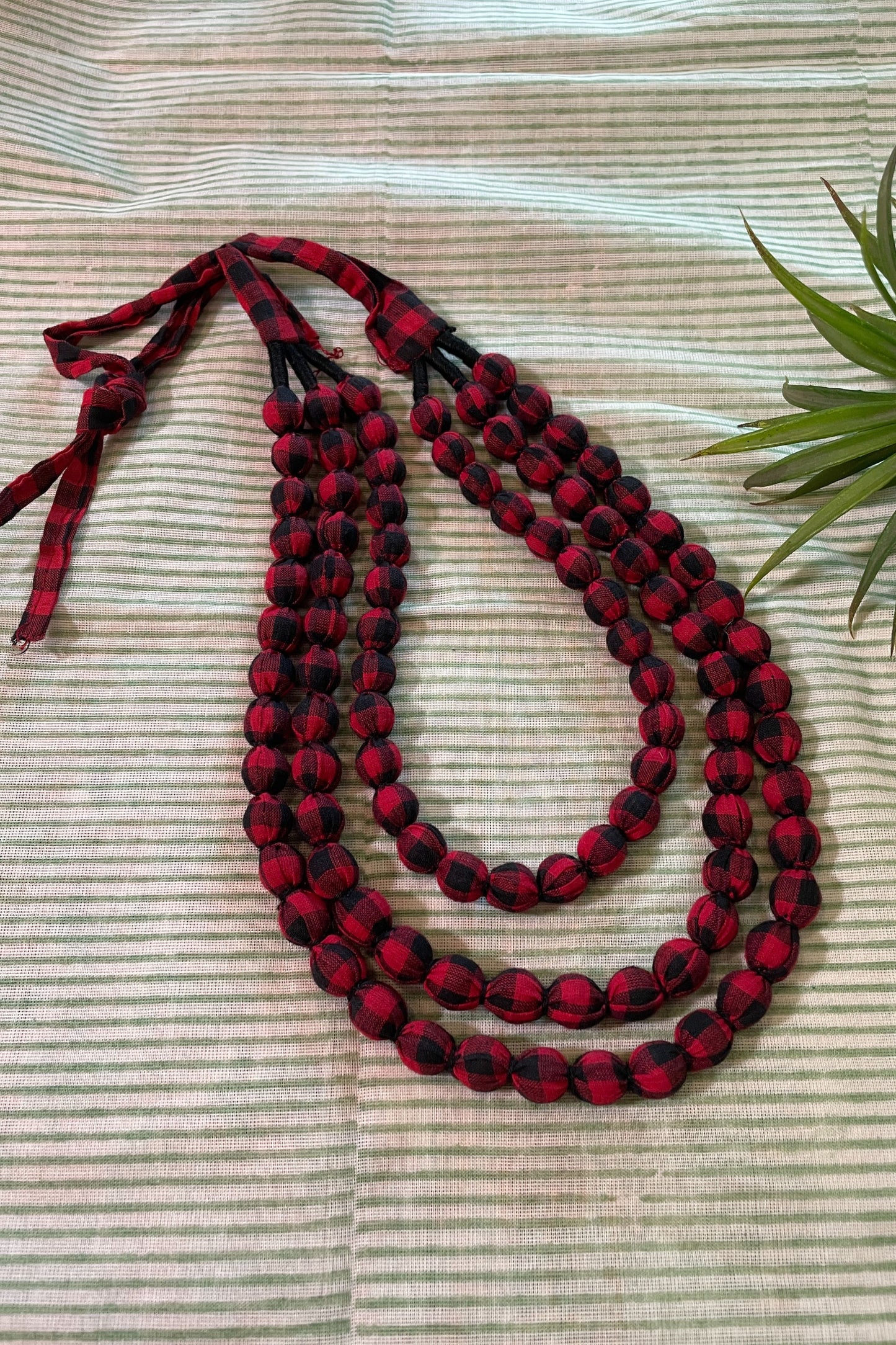 RED & BLACK 3-LAYERED NECK-PIECE