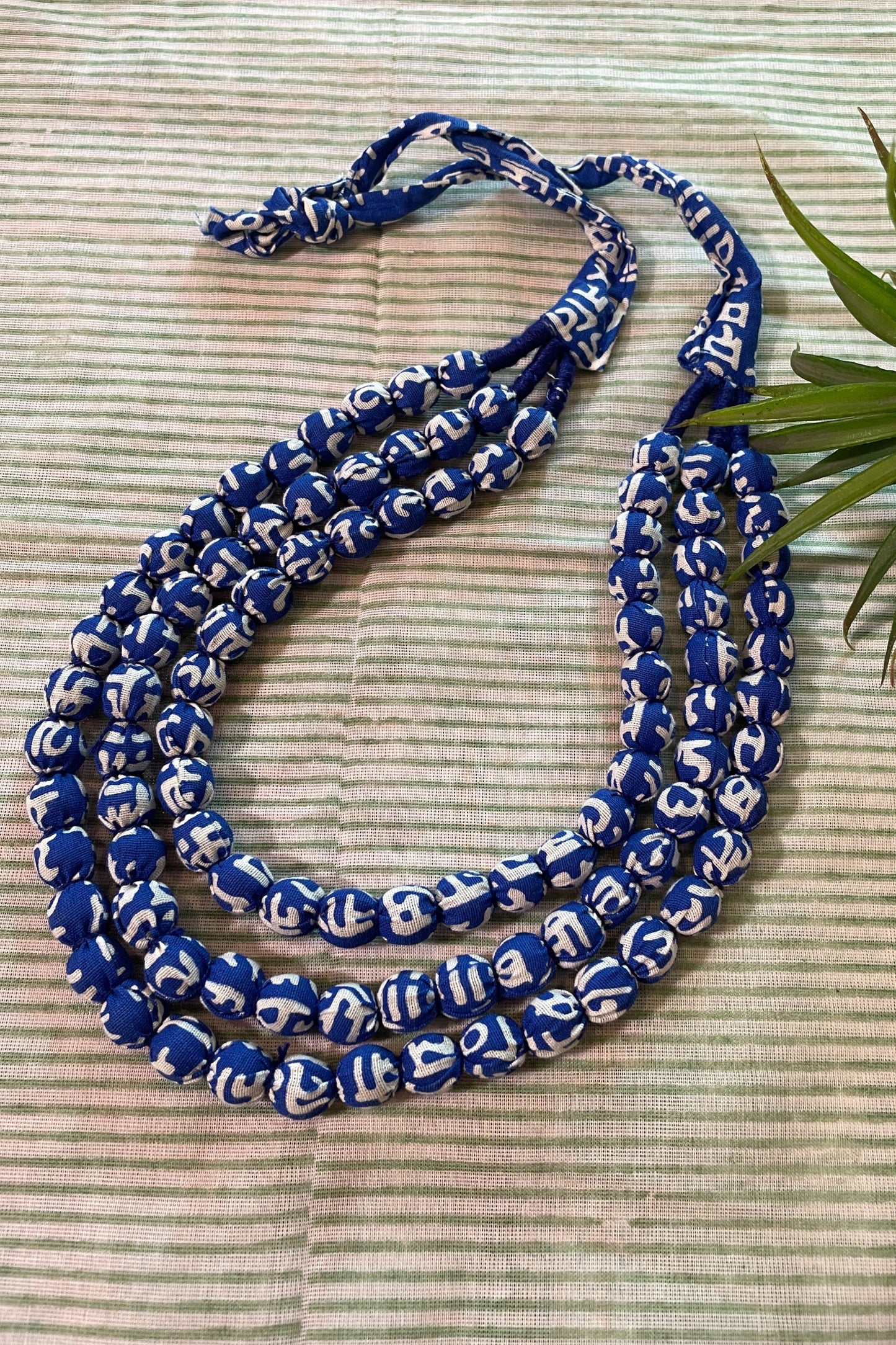 SCRIBBLED BLUE & WHITE 3-LAYERED NECK-PIECE