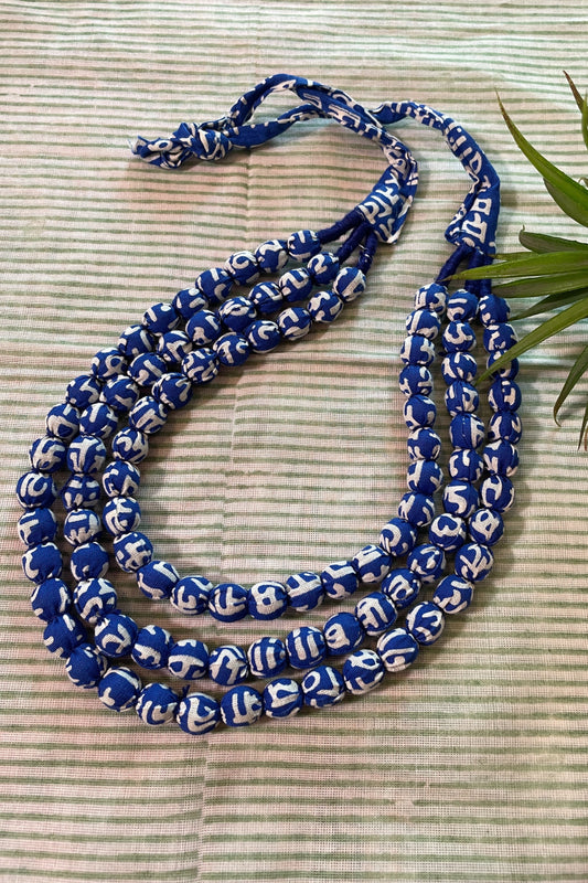 SCRIBBLED BLUE & WHITE 3-LAYERED NECK-PIECE