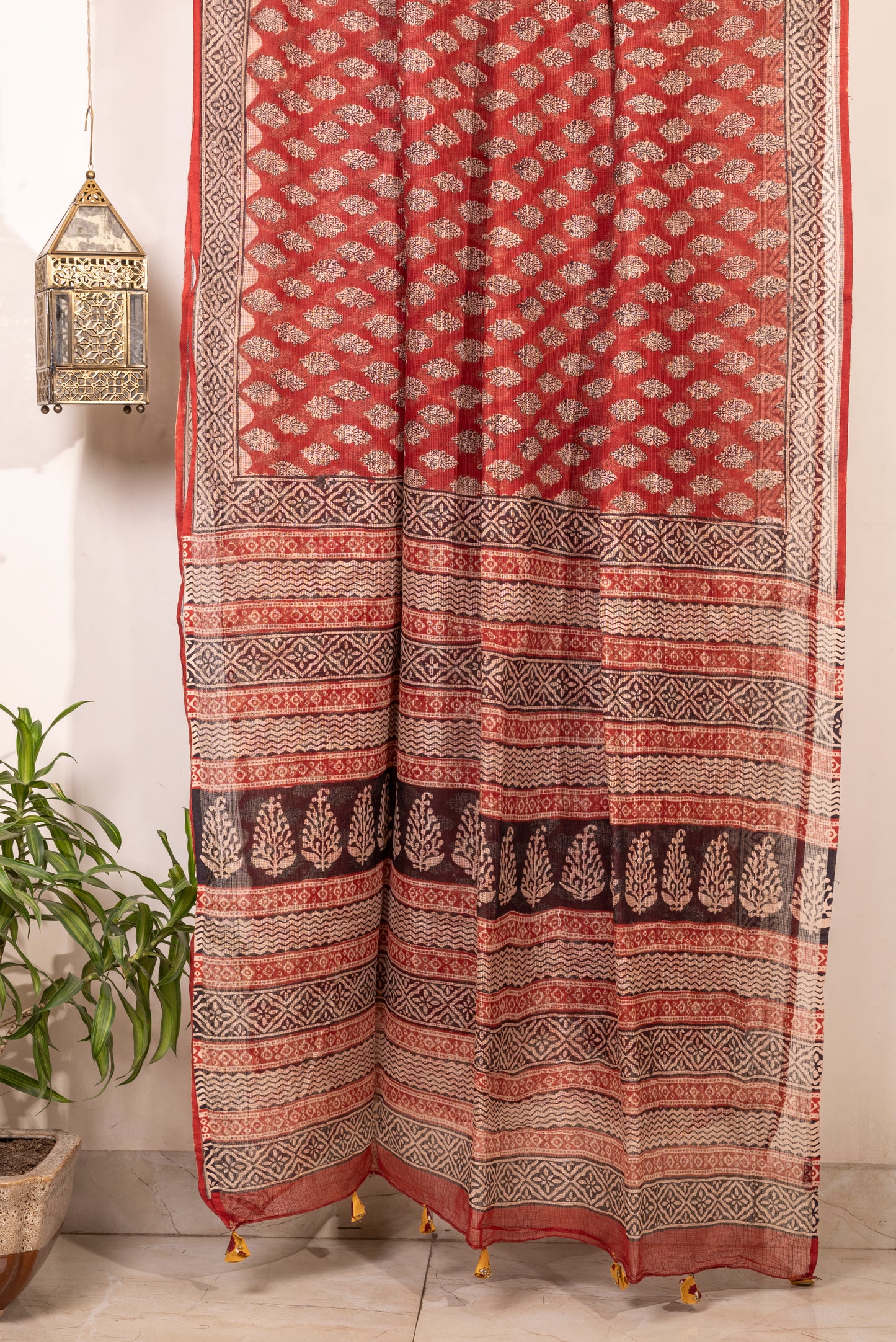RED-WHITE MOTIF BLOCK PRINT KOTA DORIA SARI