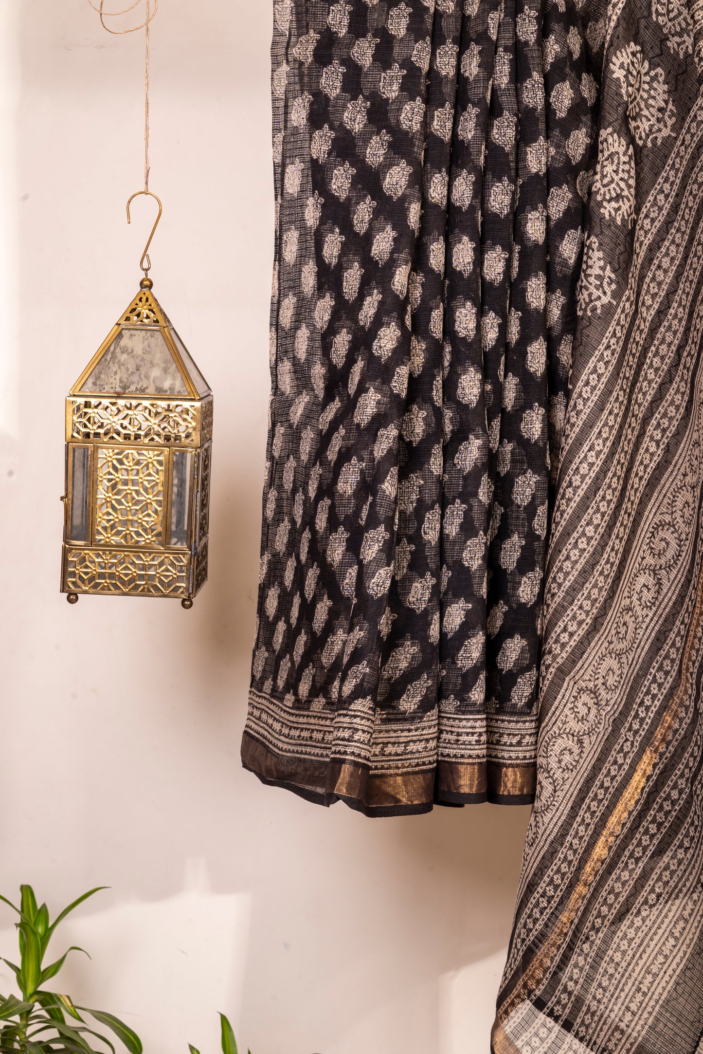 BLACK-WHITE  FLORAL BLOCK PRINT KOTA DORIA SARI
